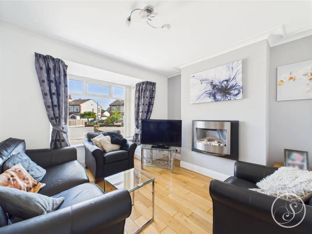 4 bedroom semi-detached house for sale in Windsor Mount, Leeds, LS15 - View 3
