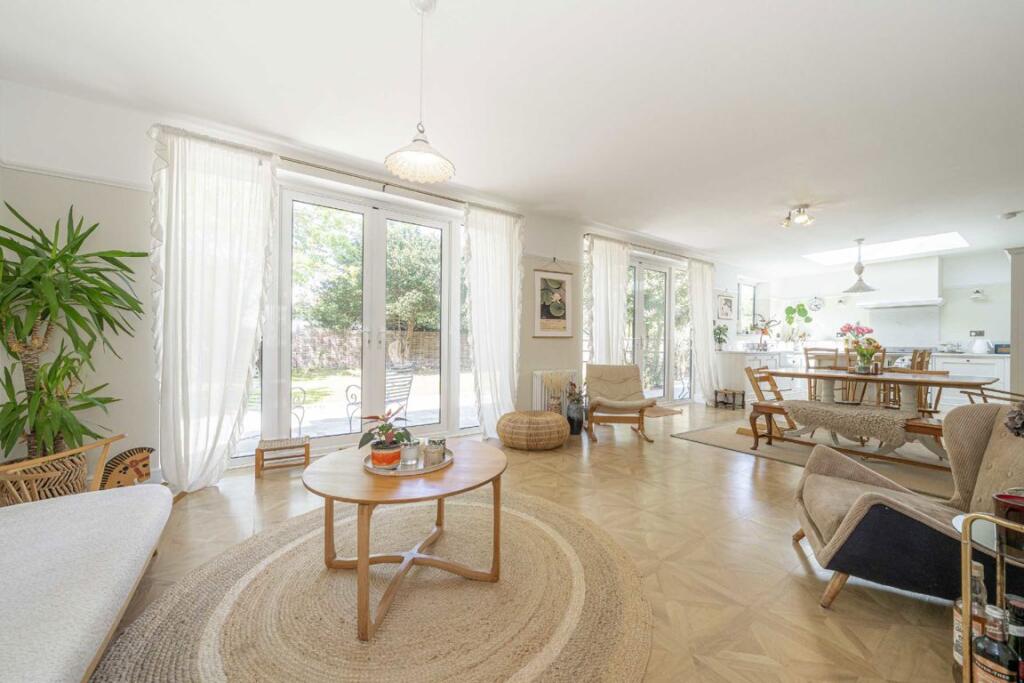 House in Twickenham - View 2