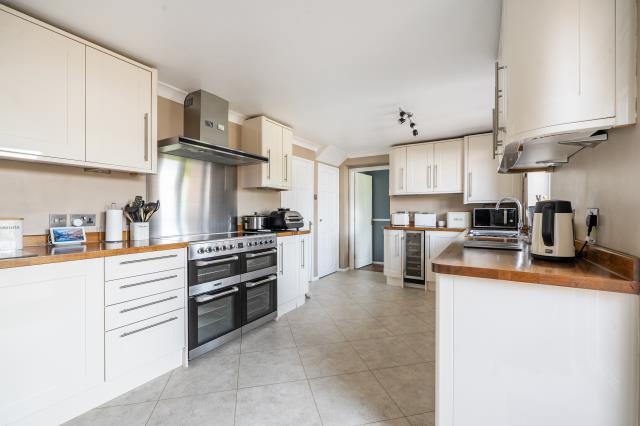 Kingsley Close, Shaw, Newbury - View 2