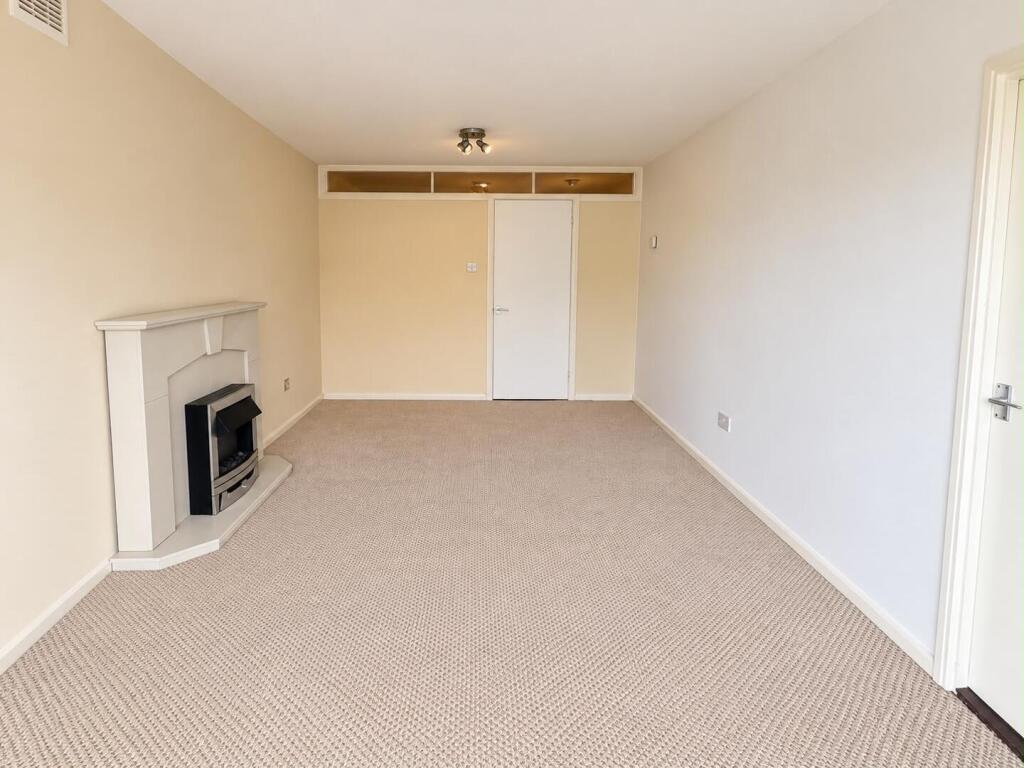 Apartment in Macclesfield, Cheshire East - View 3
