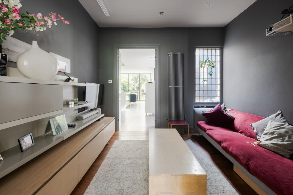 House in London - View 3