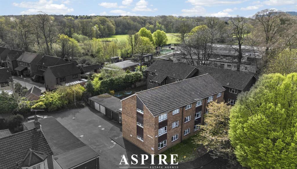 1-bed flat on Britannia Road, Warley, Brentwood, £210,000