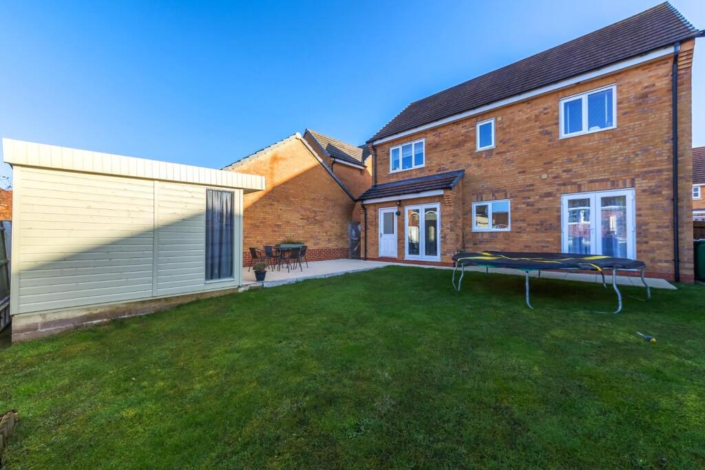 Aspen Close, Great Glen, Leicestershire photo 4