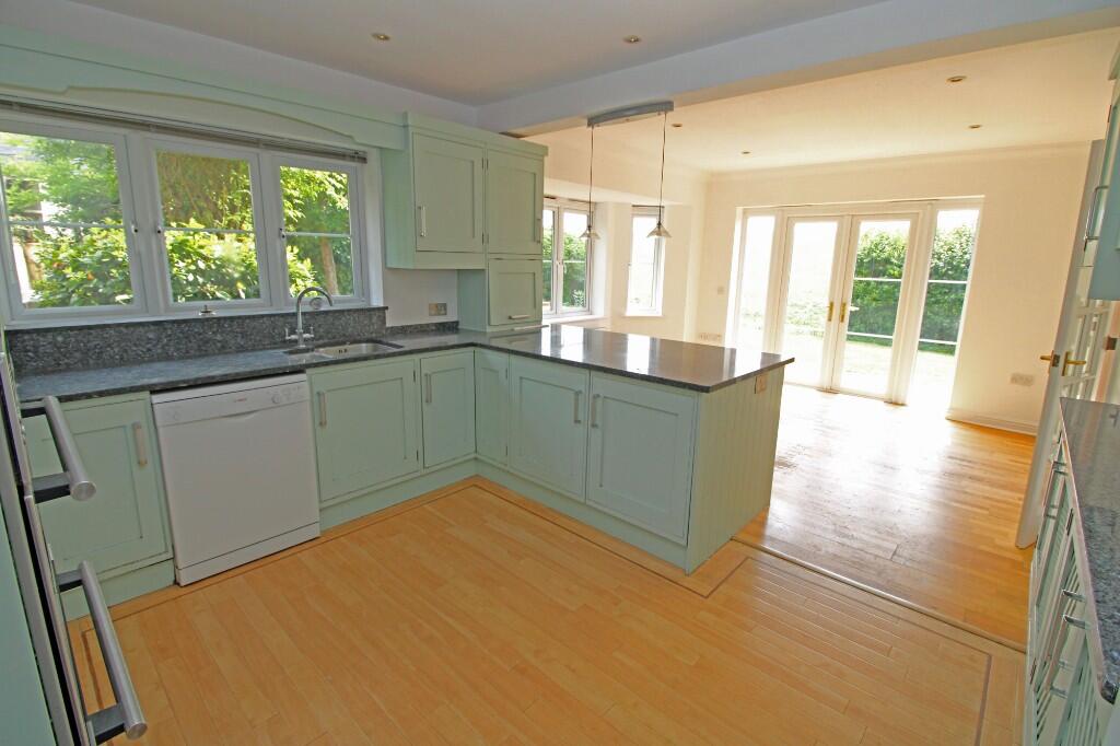 4, Smiths Field, Waltham Road, Overton RG25 photo 4