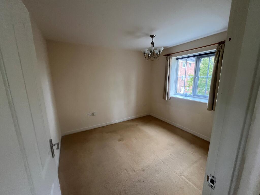 Apartment in Wolverhampton, Low Hill - More