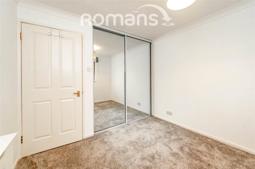 Apartment in Hart, Crookham Village - View 4