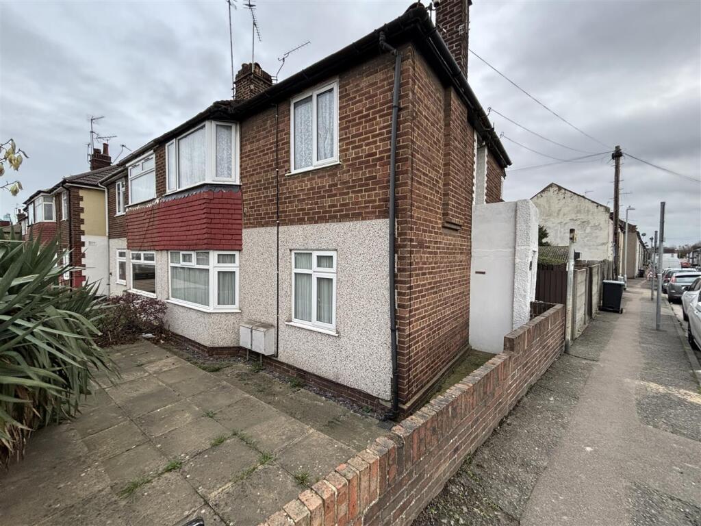 Main image of property: 28 London Road, Northfleet, Gravesend