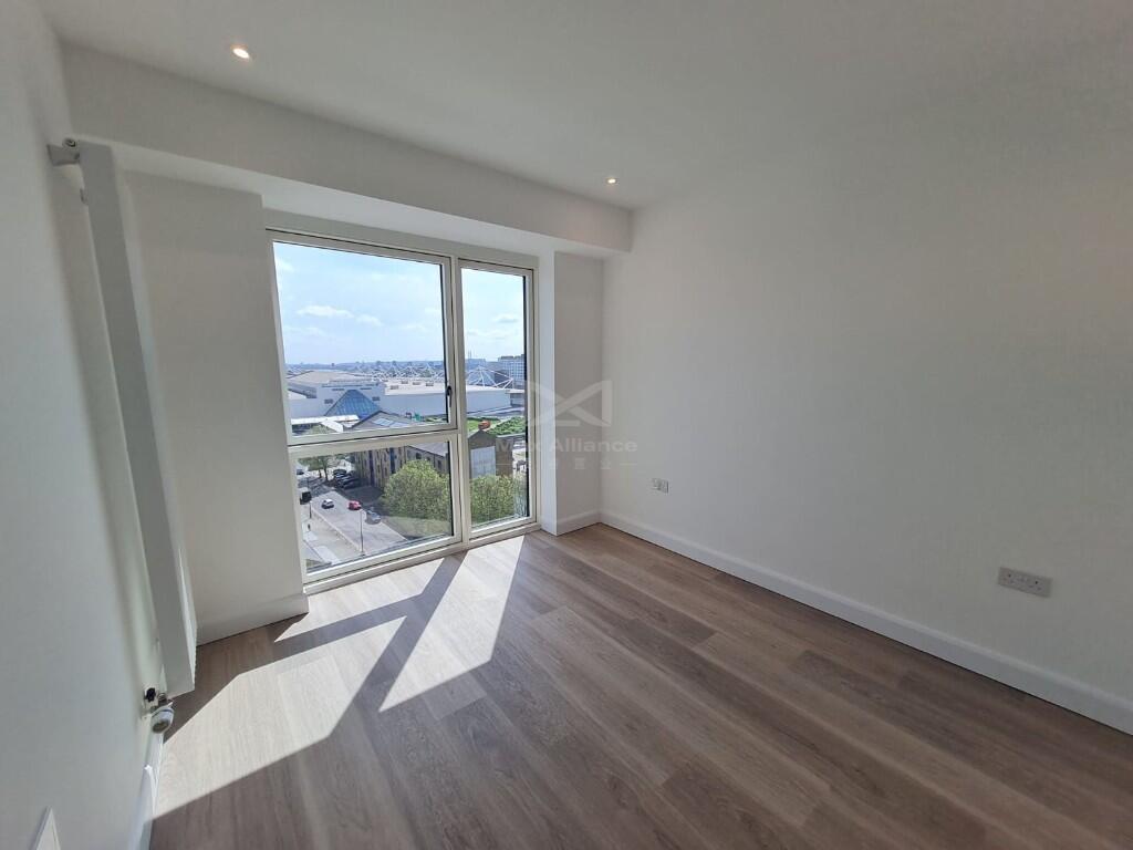 2-bed flat on Galleria House, Western Gateway, London, E16, £580,000