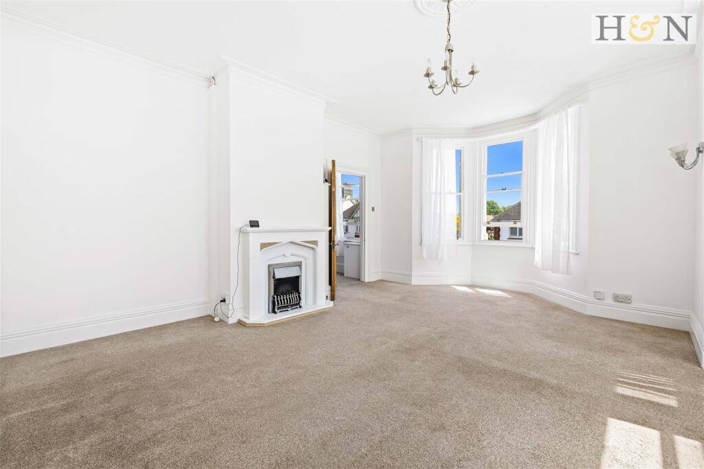 Apartment in Hove, Hangleton - View 4