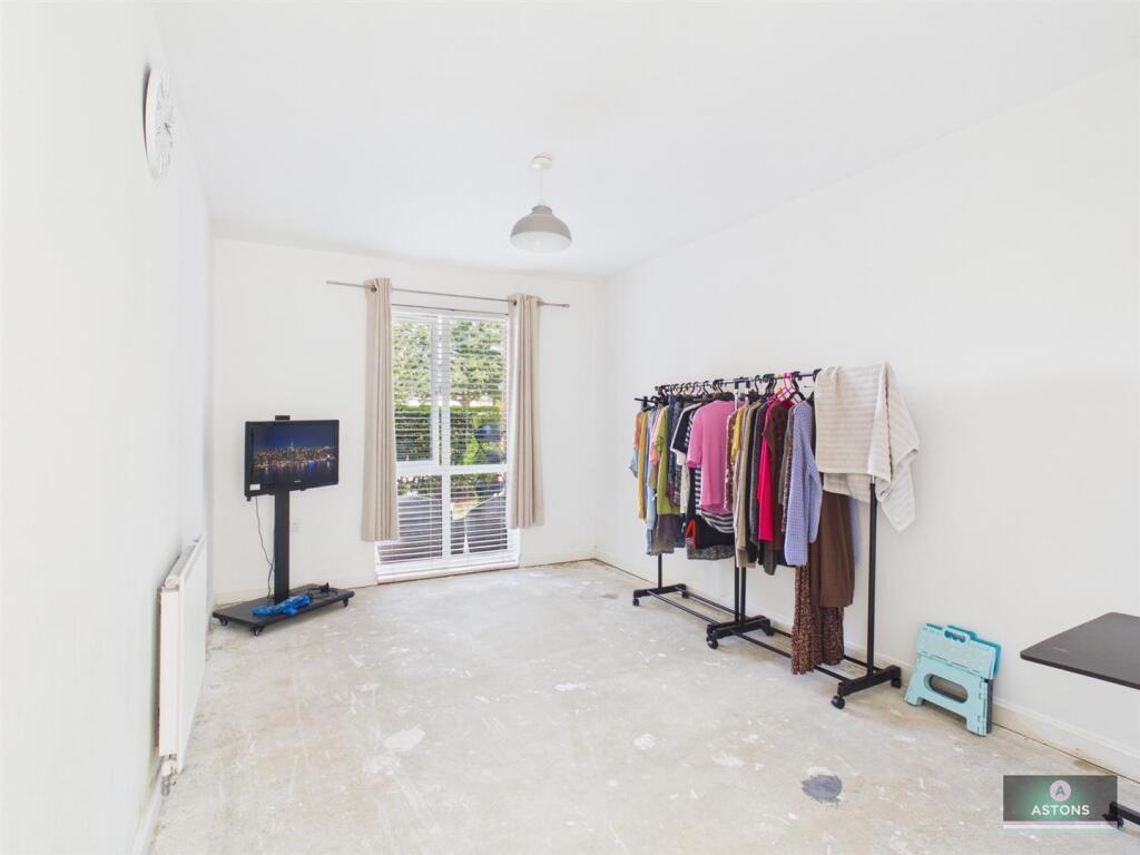 Apartment in Redhill - More