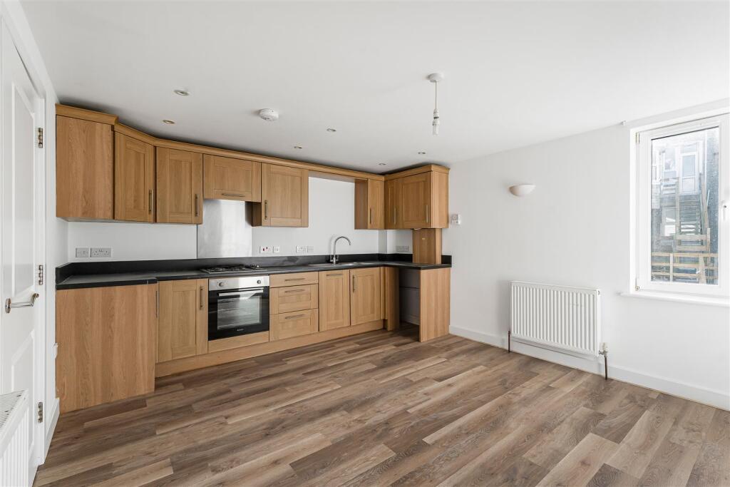 Apartment in Newquay, Trenance - View 3