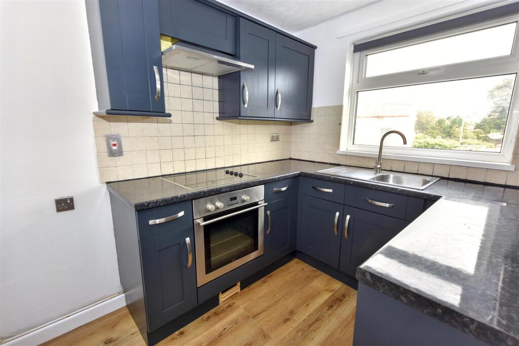 Apartment in Truro - View 4