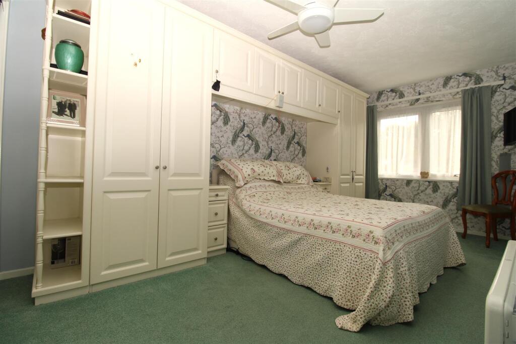 Apartment in Sevenoaks, White Oak, Swanley - View 4