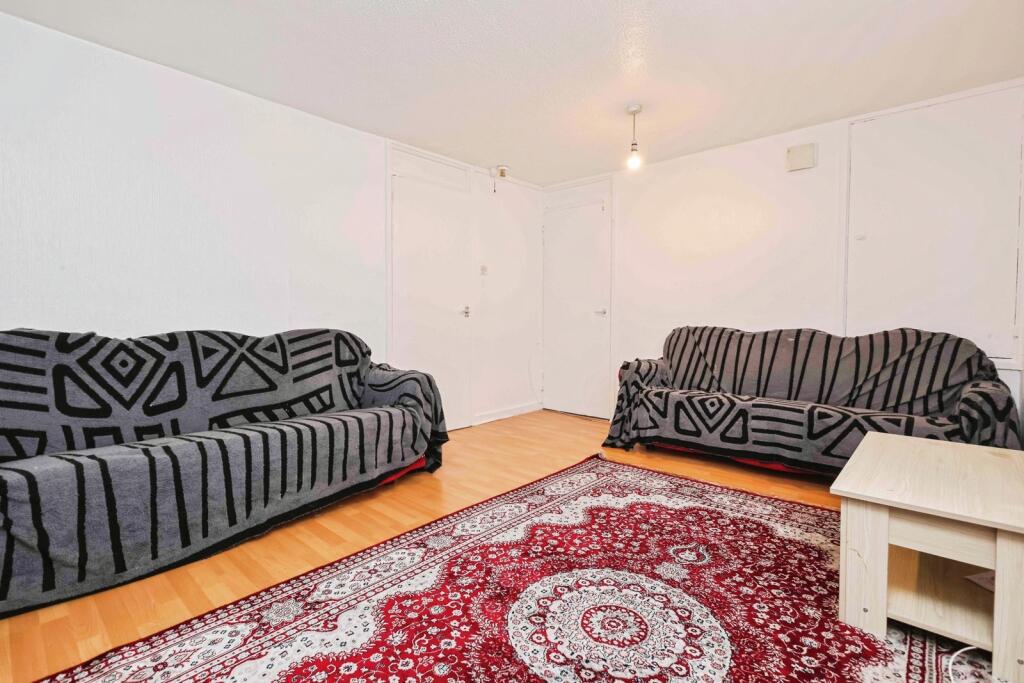 Apartment in Sandwell, West Midlands - View 2