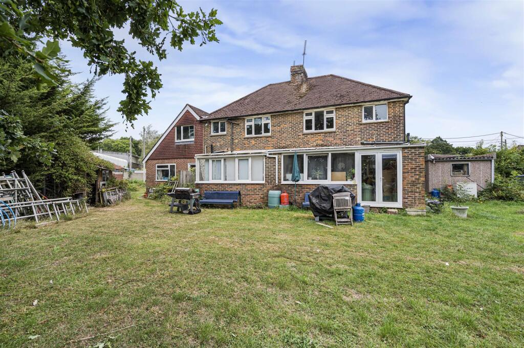 Furzeland Way, Sayers Common, Hassocks photo 5