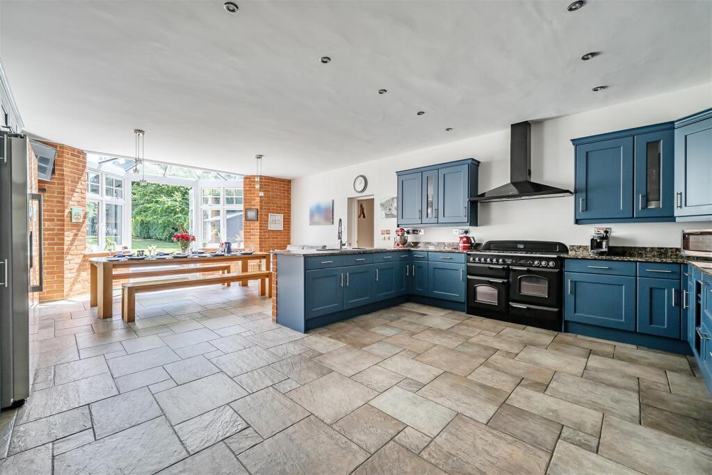 House in Berkshire, Wokingham Without - More