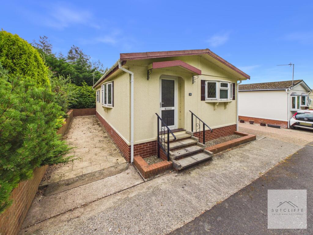 2-bed caravan on Lancaster New Road, Cabus, PR3, £45,000