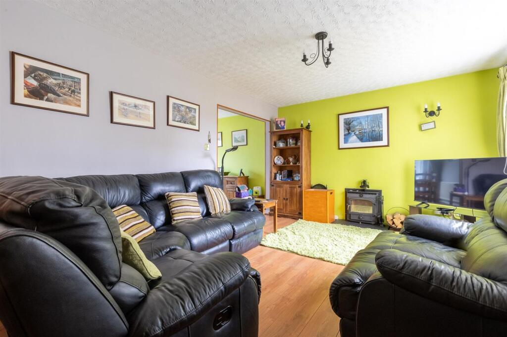 Oakfield Avenue, Wrenbury, CW5 photo 2