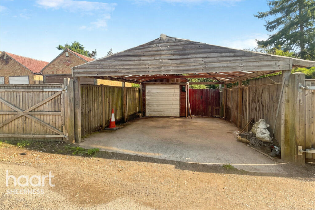 4-bed detached on Keycol Hill, Sittingbourne, £350,000