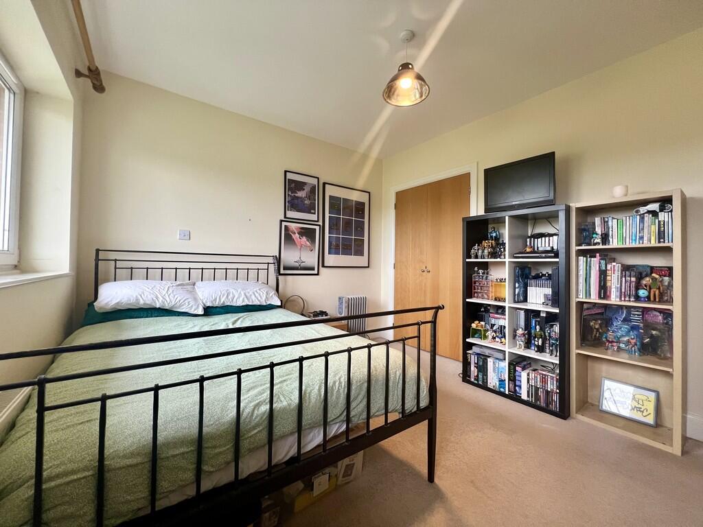Apartment in Warwick - More
