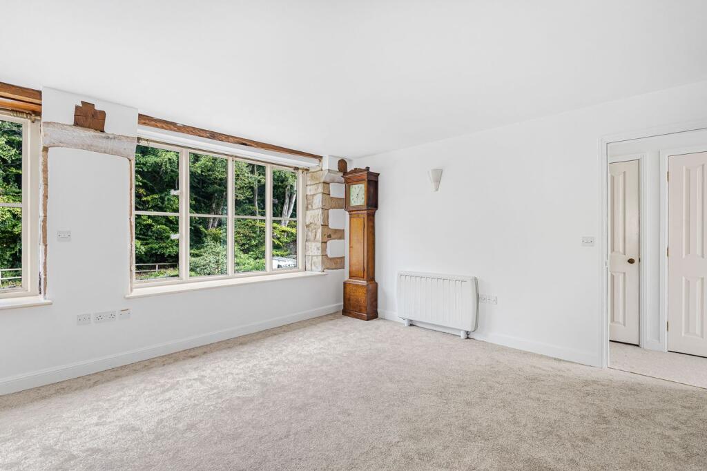 Apartment in Gloucester - View 5