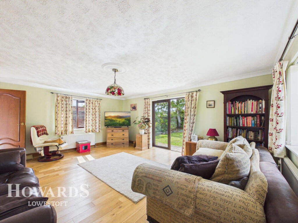 Colman Road, Corton photo 3
