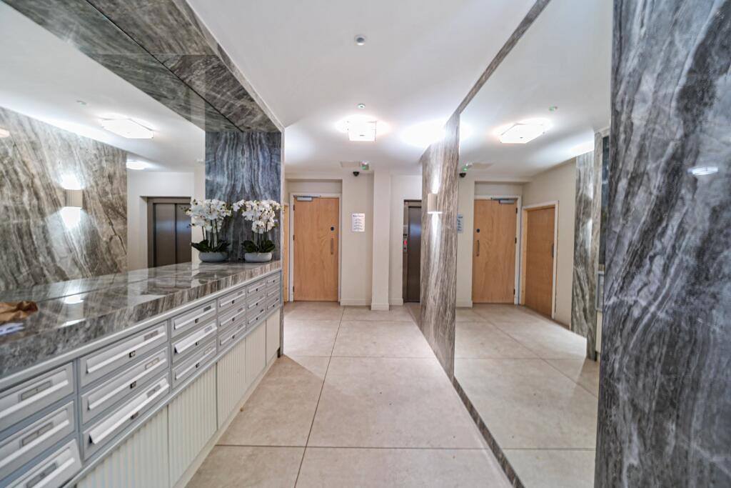 Apartment in London - More