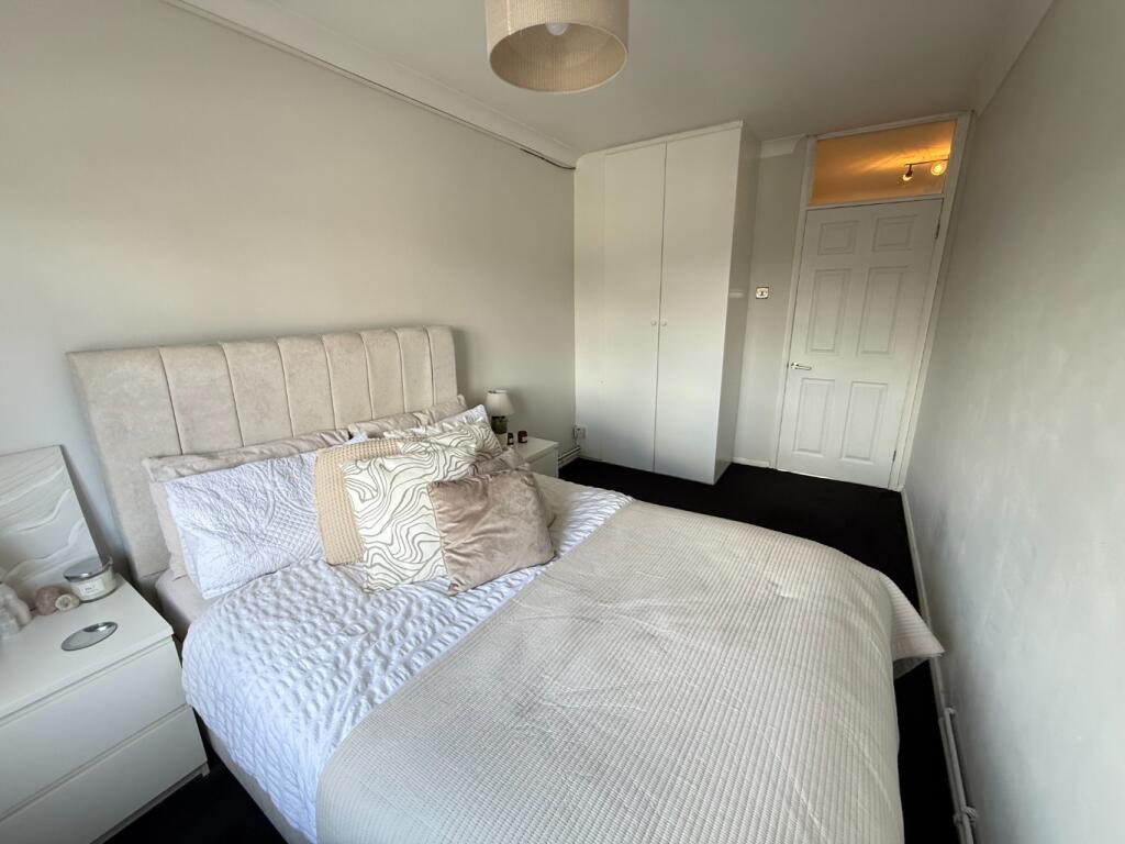Apartment in Luton - View 5