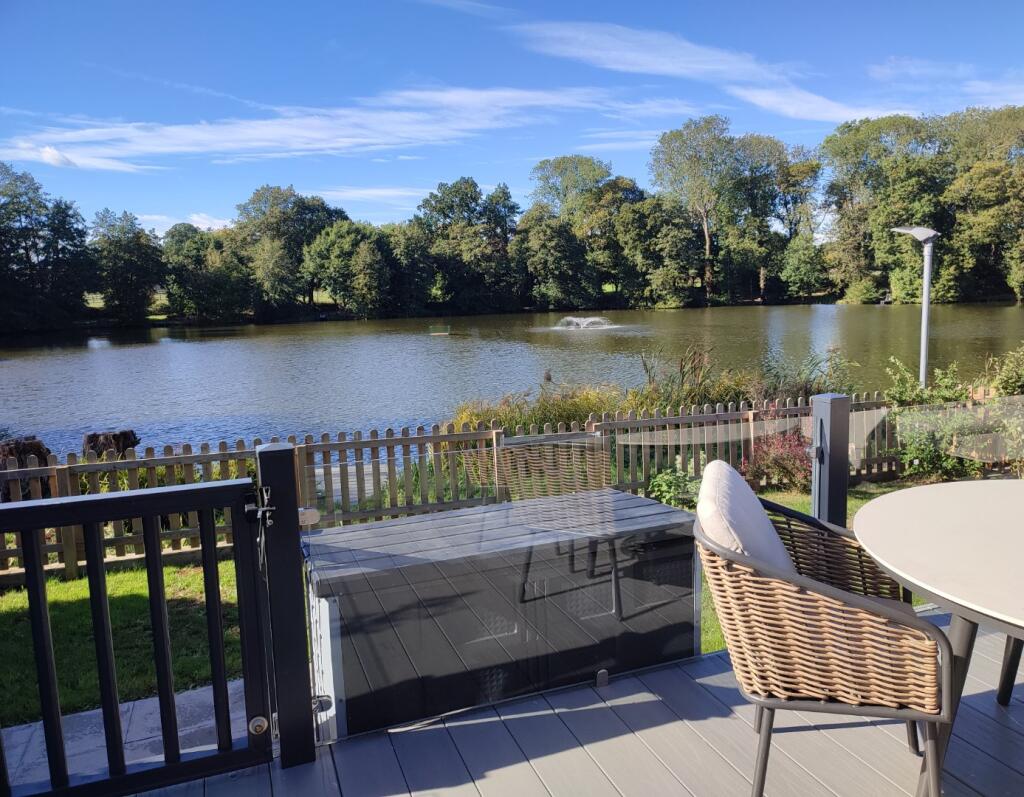 Beautiful lodge in very rarely available lakeside position, East Midlands, Ecton Lane, Sywell, Northamptonshire, NN6 photo 3