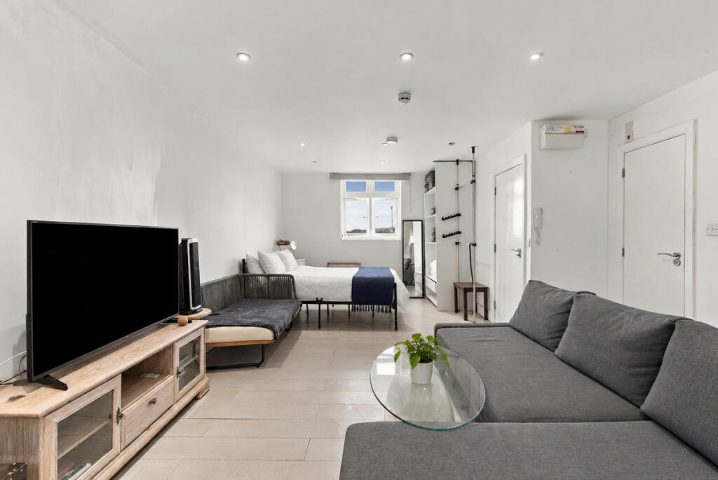 House in London, Shepherd's Bush - More