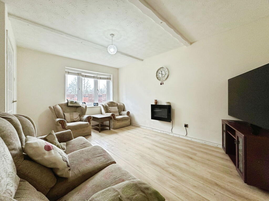 16, Haywain Close, Pendeford, Wolverhampton, WV9 5QQ photo 3