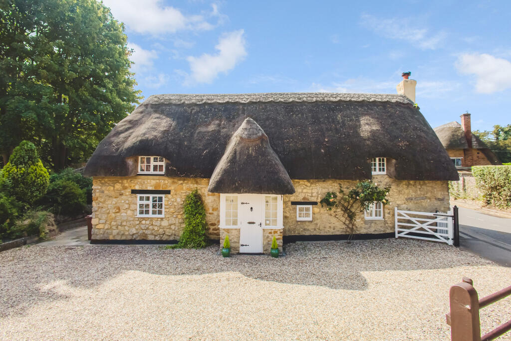 2-bed house on Faringdon Road, Shrivenham, Oxfordshire, SN6, £450,000