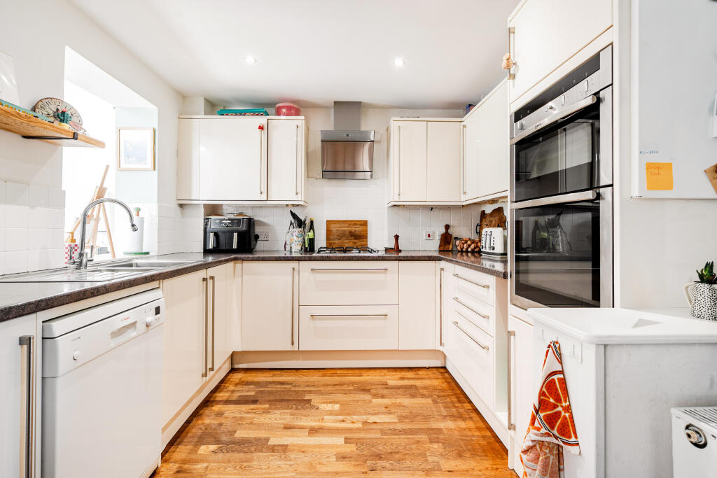 6, Oakwood Drive, photo 2