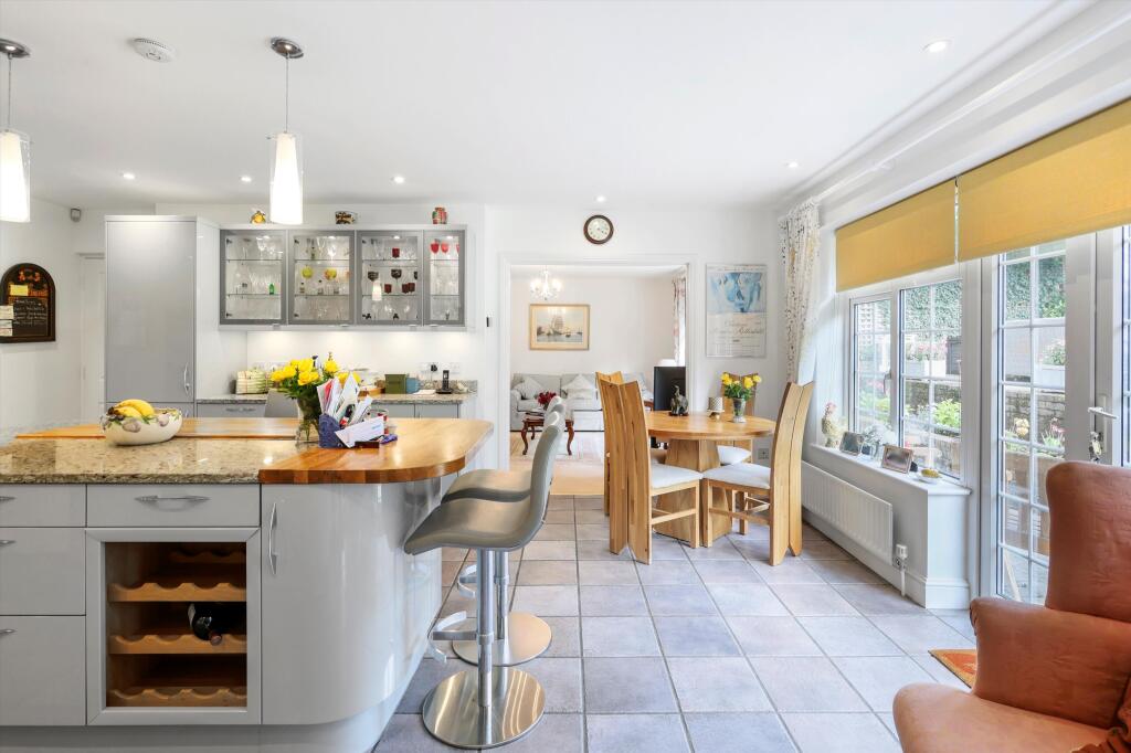 Park Close, Esher, Surrey, KT10 – pohled 2