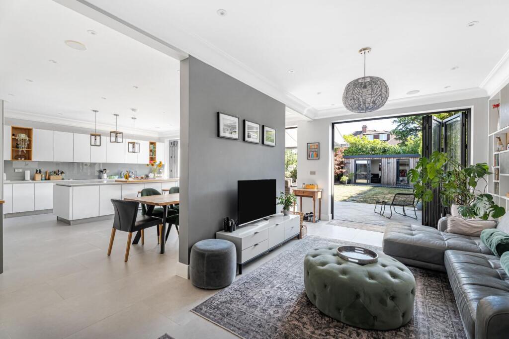 House in Enfield - View 3