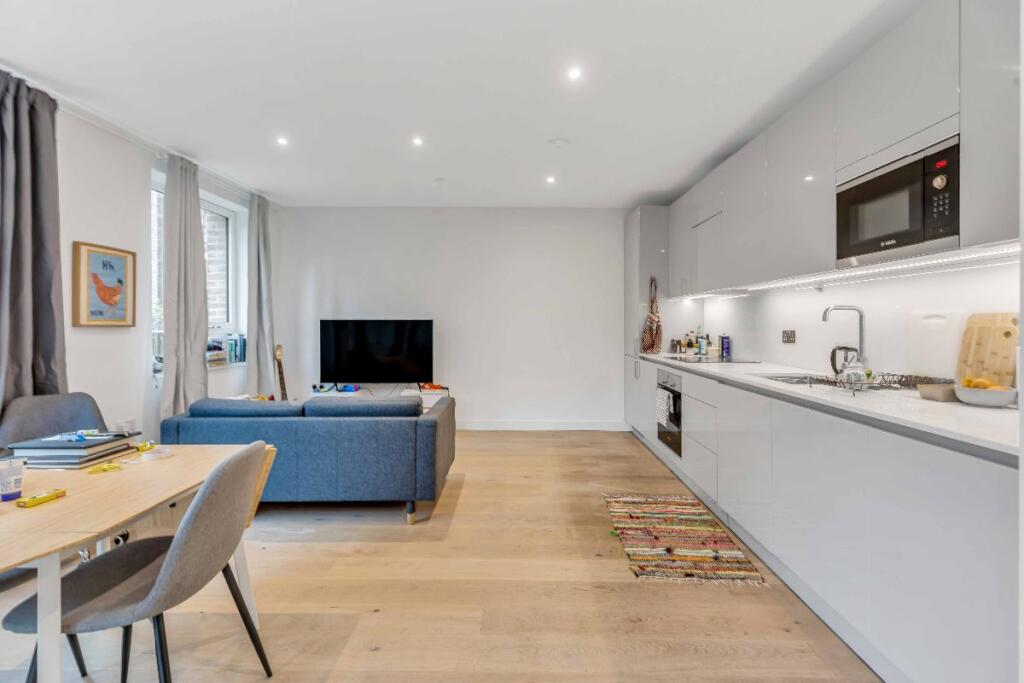 Main image of property: Apartment , Tarling House,  Walworth Square, London