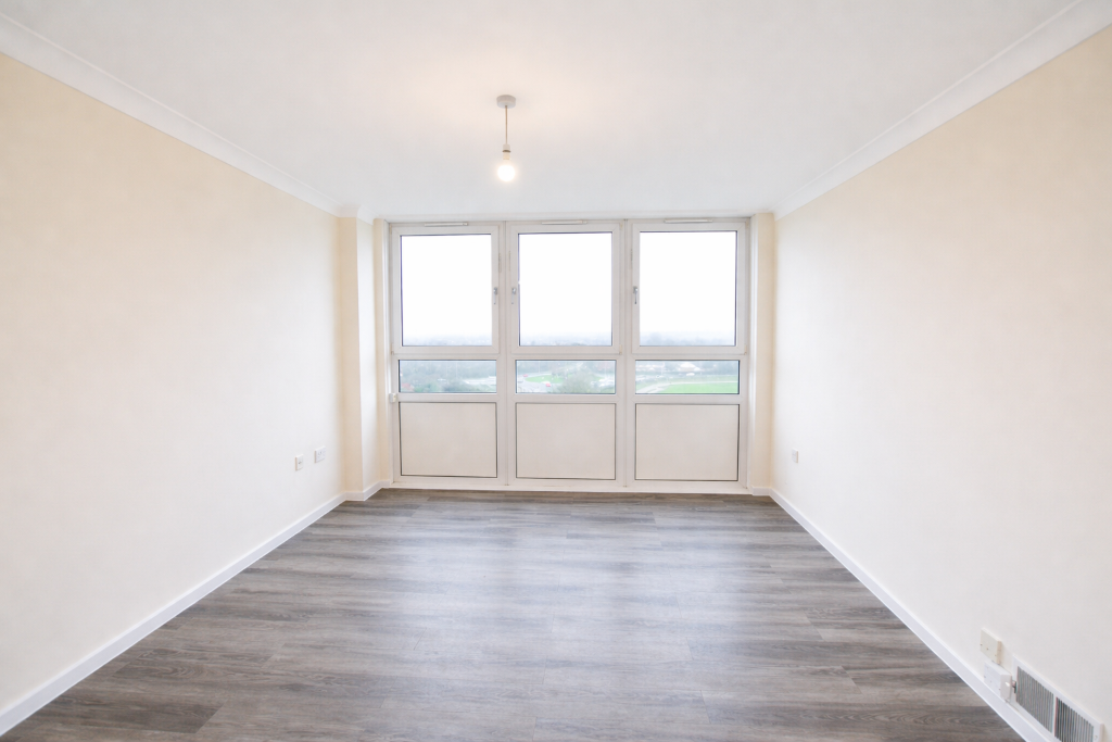 Apartment in Harlow, Brays Grove - View 2