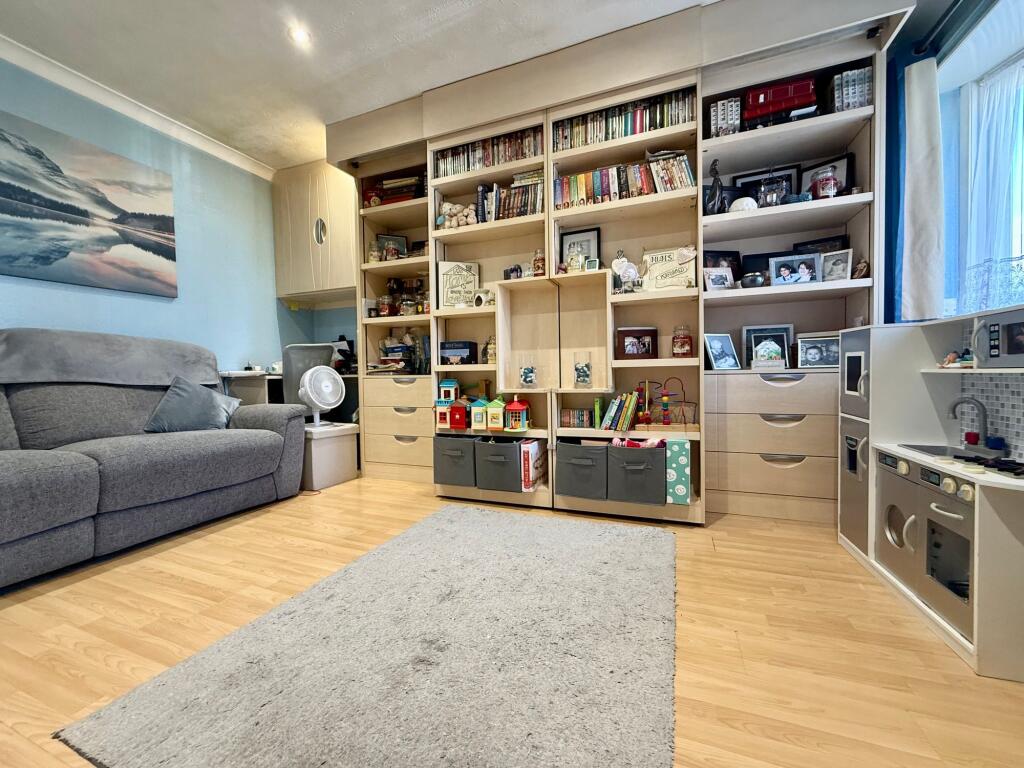 House in Luton - View 4