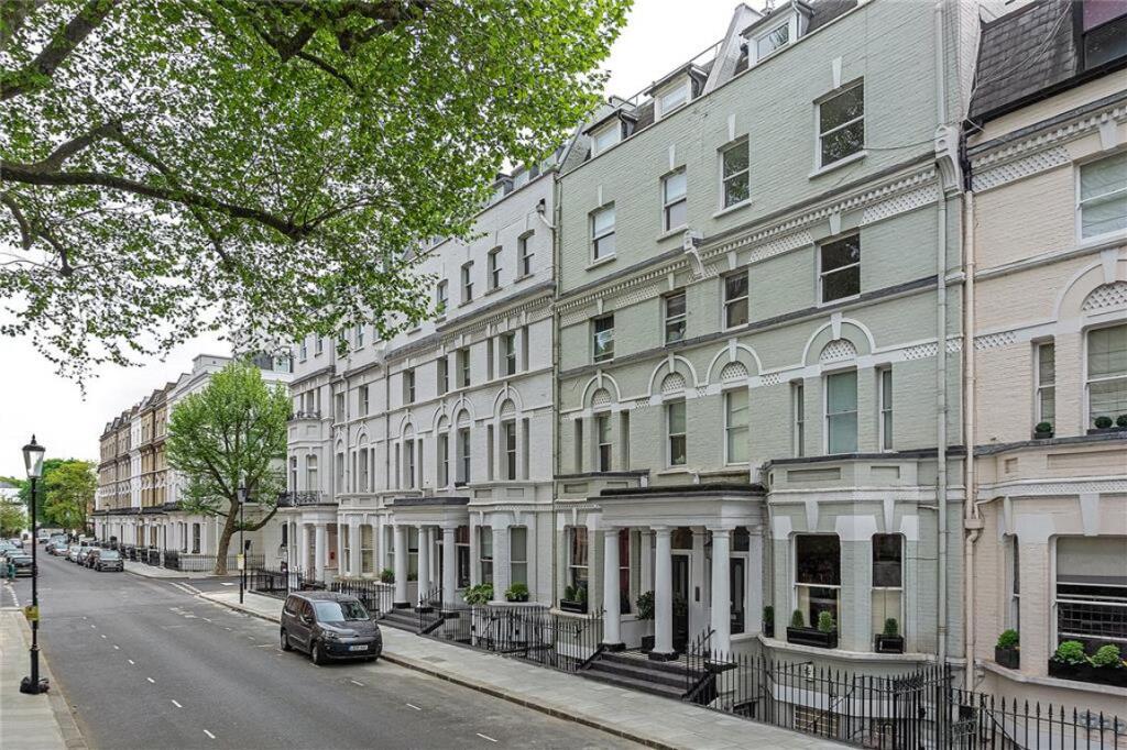 Main image of property: Elm Park Road, Chelsea, SW3