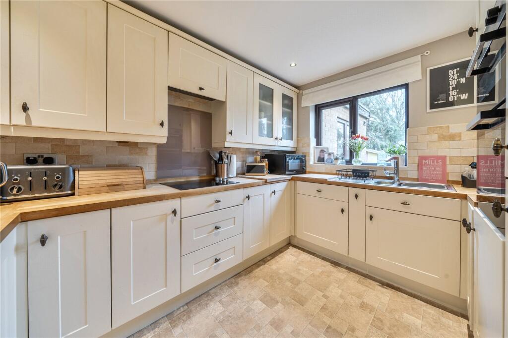House in Thatcham, West Berkshire - View 2