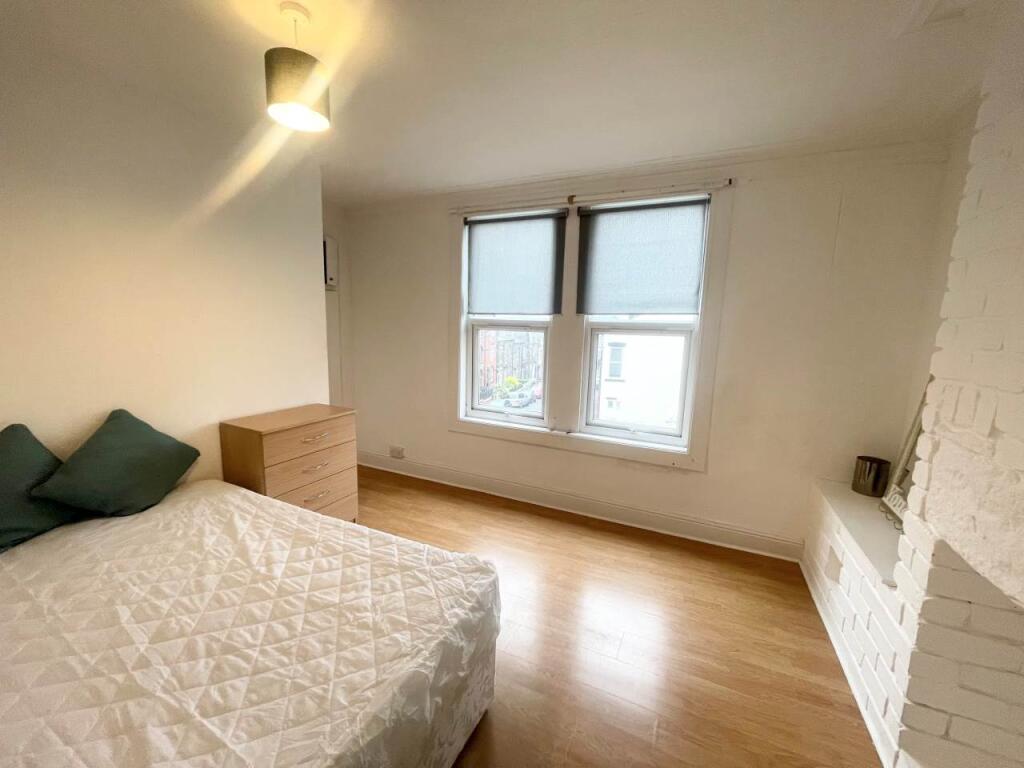 House in Leeds - View 2