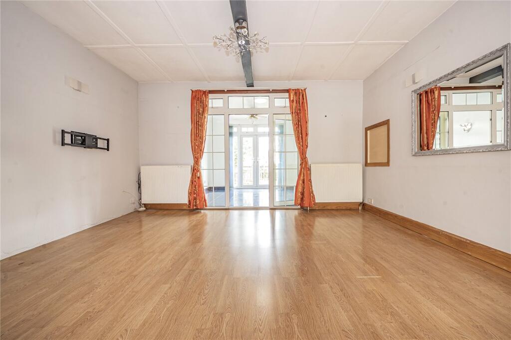 House in New Malden - More