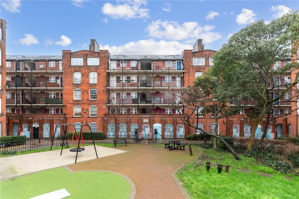 Apartment in London, Caledonian Estate, Barnsbury - View 3