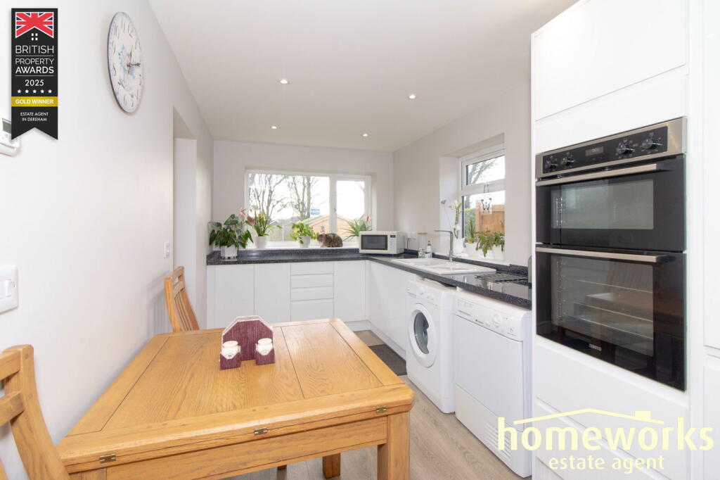 9, Tipton Close photo 3