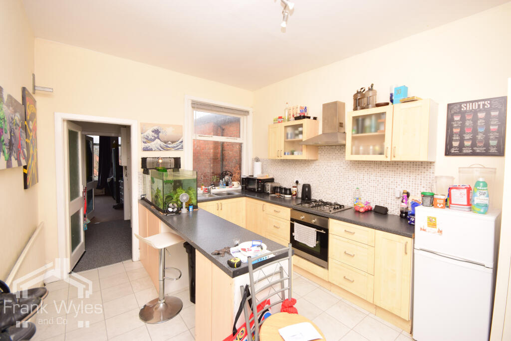 Flat 3, 19 St. Annes Road East, Lytham St. Annes, Lancashire photo 3