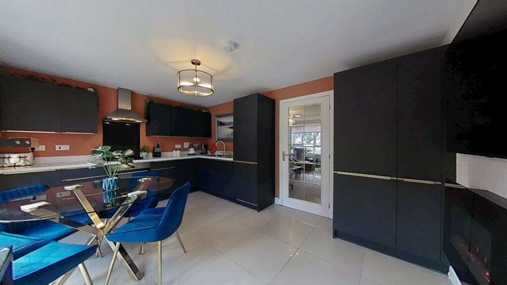 House in Glasgow, Glendale, Robroyston - More