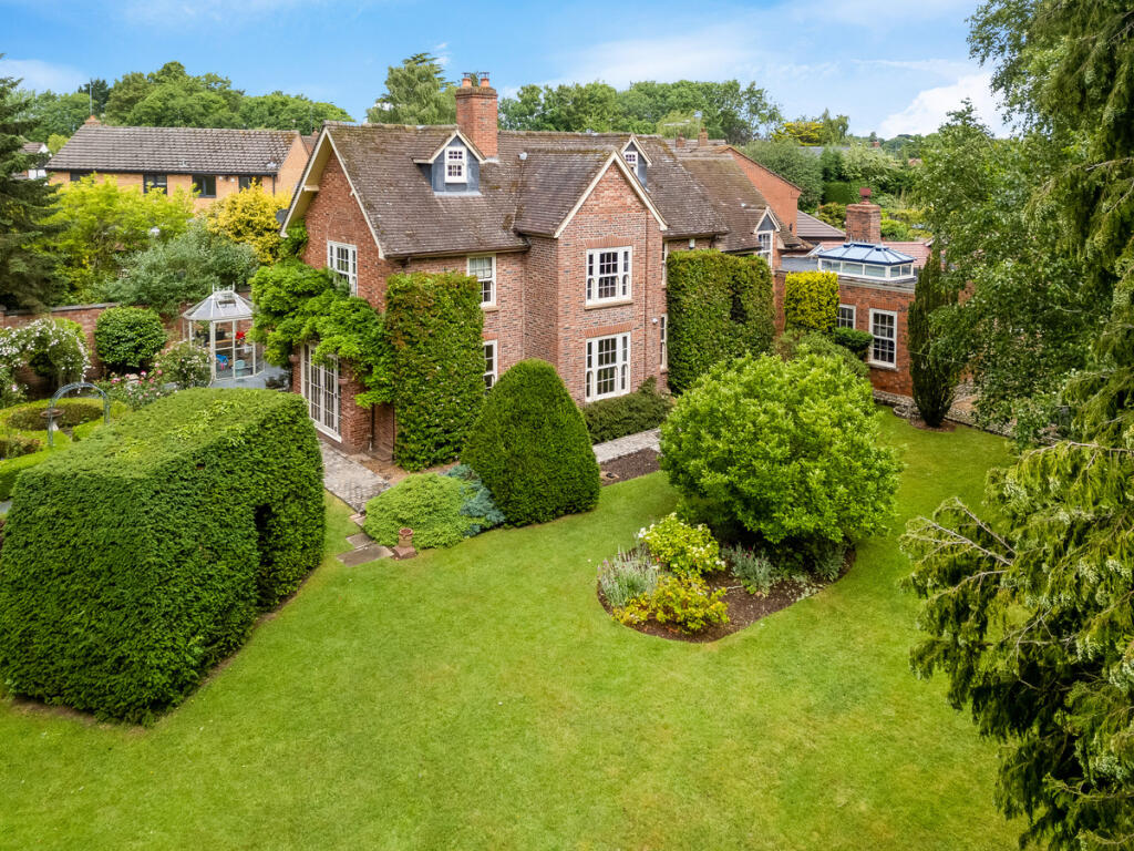 Main image of property: Glasshouse Lane, Kenilworth, Warwickshire CV8 2AL