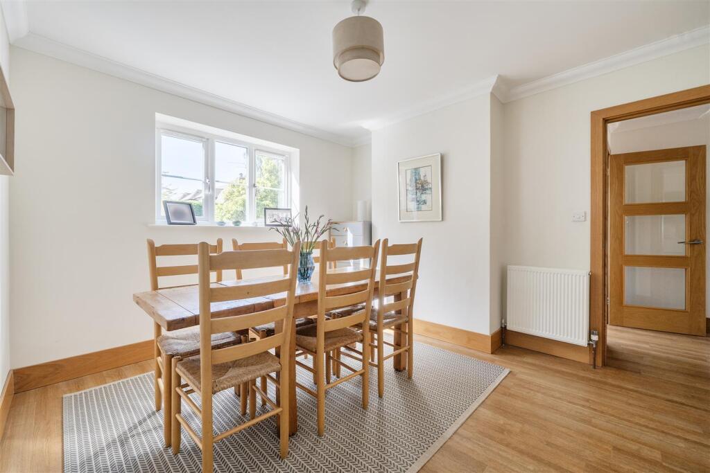 Longwater Lane, Finchampstead, Berkshire, RG40 4NX photo 4