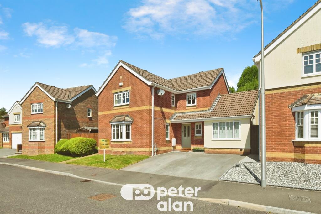 Springfield Gardens, Hirwaun, ABERDARE photo 4