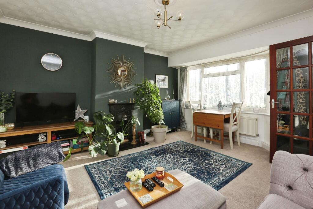 Apartment in Southampton, Harefield - View 3